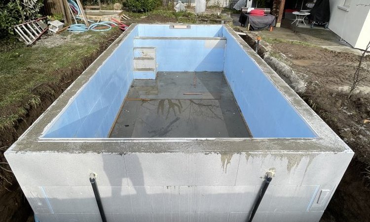Construction d'une piscine maçonnée sur mesure 7m x 3.25m à Corenc