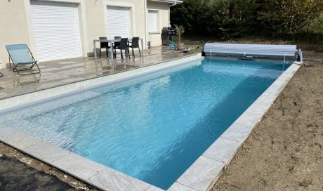 Pose des margelles et volet hors sol, piscine 10m x 4m à Saint Ismier près de Grenoble