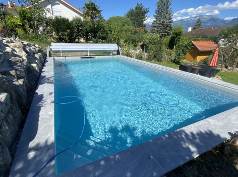 Piscine 6x3.25m à Saint Ismier avec margelle en grès cérame