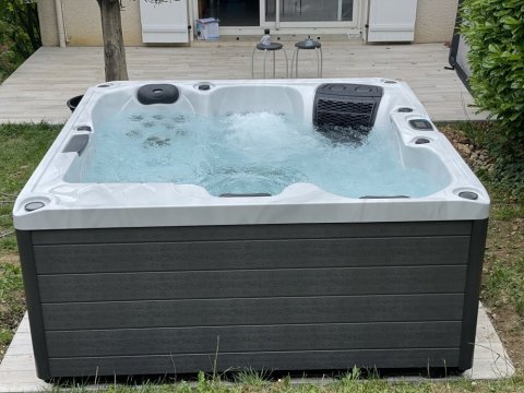 Livraison, installation et mise en service d'un spa 4 places à Seyssins