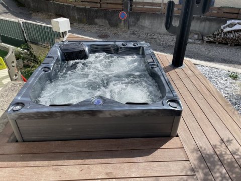 Vente et mise en service d'un spa 3 places à Vaulnaveys-le-Haut