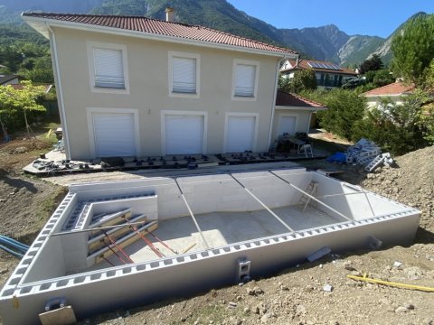 Construction d'une piscine de 10mx4m à Saint Ismier près de Grenoble