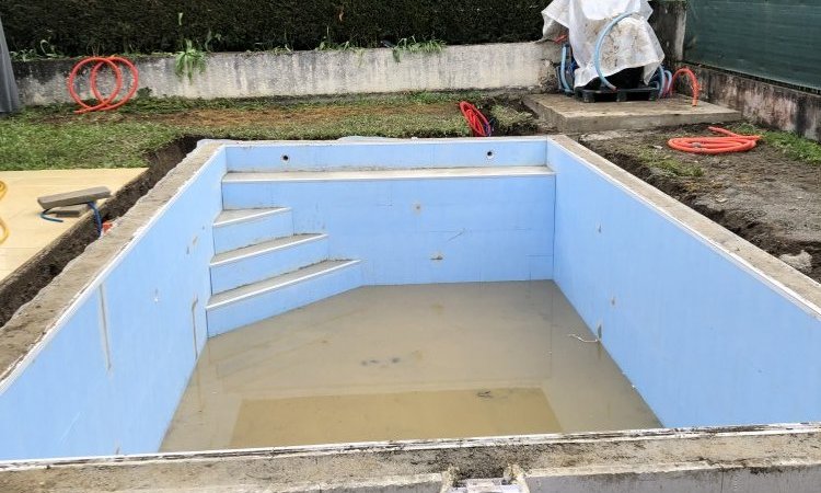 Construction d'une piscine maçonnée sur mesure 7m x 3.50m à Murianette