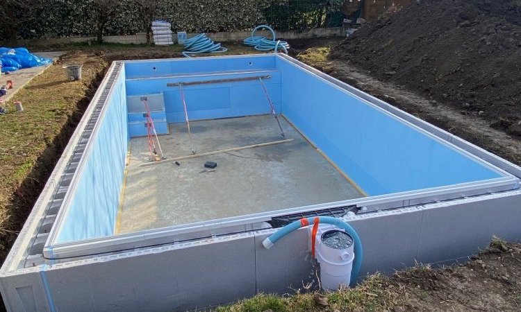 Construction sur mesure d'une piscine miroir 7m x 3.50m à Sassenage