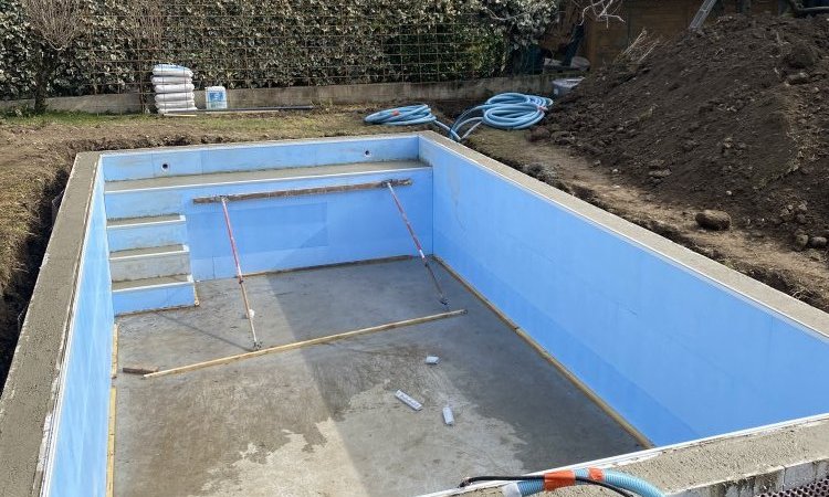 Construction sur mesure d'une piscine miroir 7m x 3.50m à Sassenage