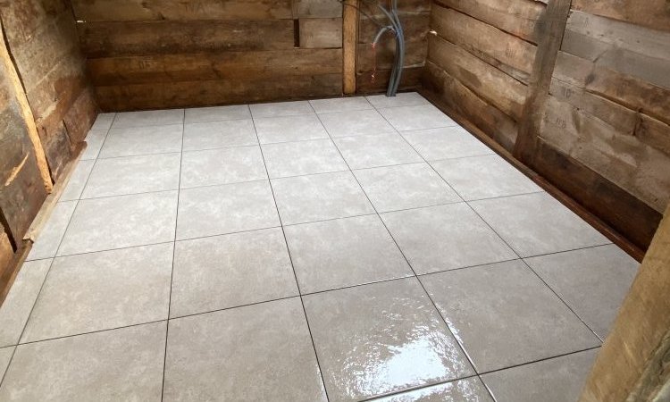 Remplacement de l'ancien plancher par du carrelage sur plot