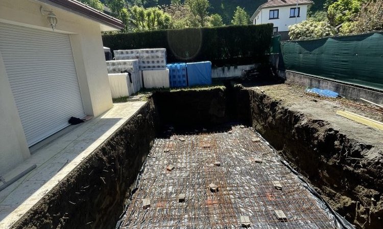 Construction d'une piscine maçonnée sur mesure 7m x 3.50m à Murianette