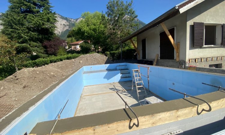 Construction d'une piscine maçonnée sur mesure à Saint Ismier