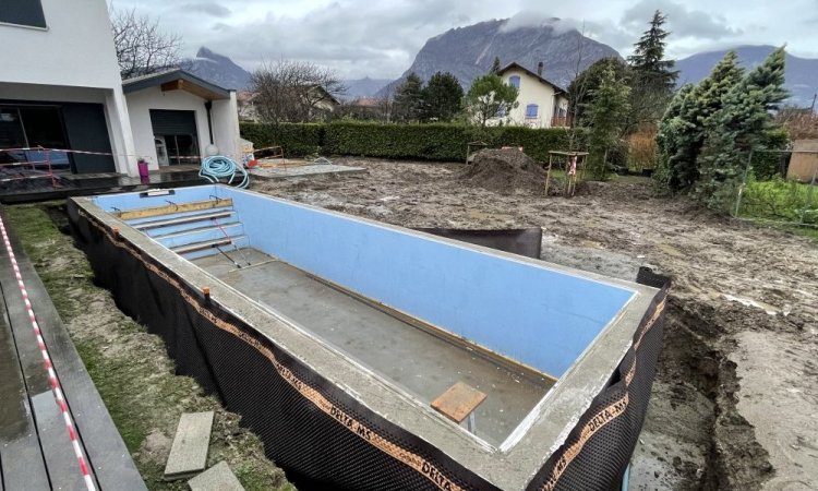 Construction d'une piscine maçonnée sur mesure 11m x 3m à Sassenage