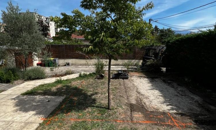 Construction d'une piscine maçonnée sur mesure et d'une terrasse à Echirolles