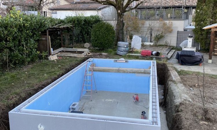 CONSTRUCTION PISCINE 7M X 3.25M À CORENC