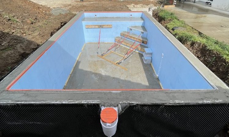 Construction d'une piscine maçonnée sur mesure 6m x 3.25m à Moirans